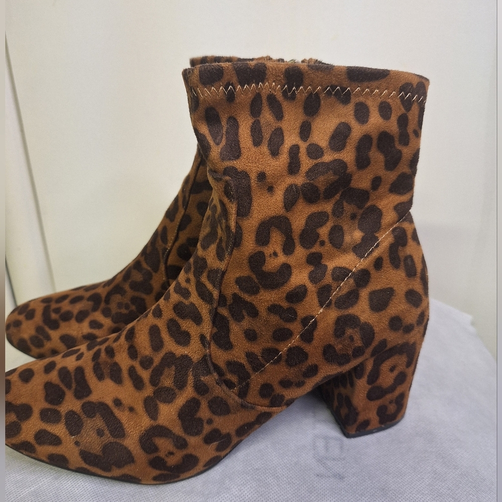 Stylish Leopard Print Ankle Boots Size 9.5